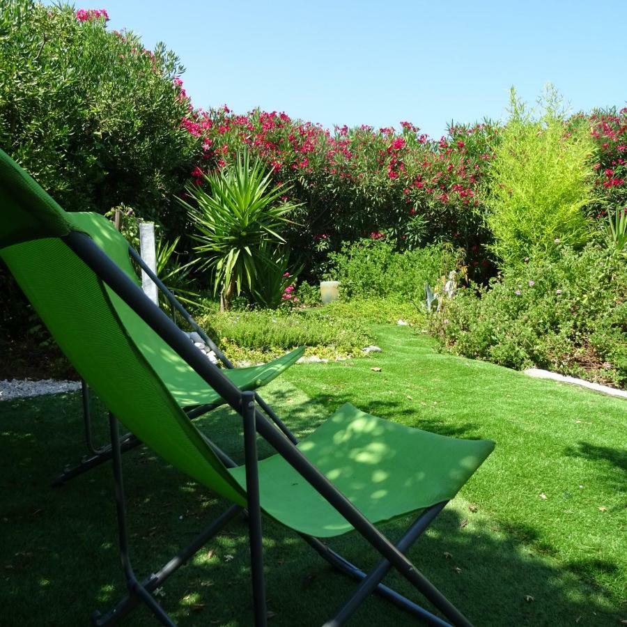 2 Pieces Independant Avec Son Jardinet Prive Hotel Borgo  Kültér fotó